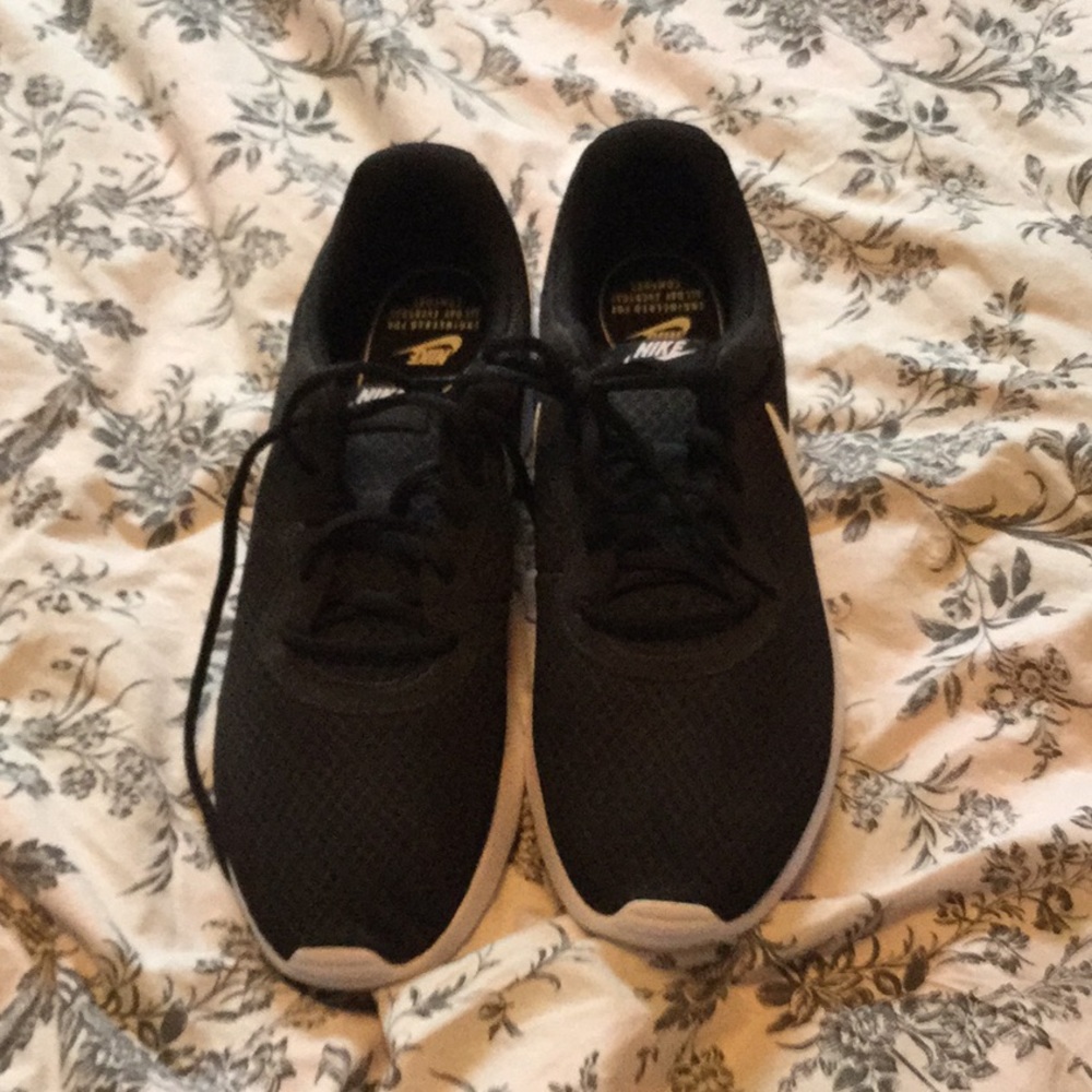 Nike Tanjun running shoes